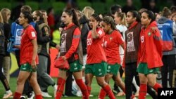 Les joueuses marocaines quittent la pelouse après leur défaite contre l'Allemagne, Melbourne, le 24 juillet 2023.