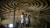 "Cette reconstruction est une réussite collective: celle des autorités et des professionnels ougandais du patrimoine, mais aussi des communautés locales", s'est félicité l'Unesco.