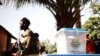 Foto de arquivo: À espera de votar, Bissau, eleiçōes legislativas 2023