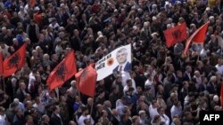 သမ္မတဟောင်း Thaci ကို ထောက်ခံတဲ့ ပြည်သူတွေကလည်း ထောင်နဲ့ချီလမ်းပေါ်ထွက် ဆန္ဒပြ (ဧပြီ ၂၊ ၂၀၂၃)