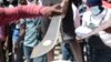 Amabhambadzi la, ayazakala ngokuhlasela abantu ngenkemba.