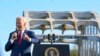 သမ္မတ Joe Biden က Alabama ပြည်နယ်၊ ဆဲလ်မာမြို့က Edmund Pettus တံတားမှာ၅၈ နှစ်မြောက် “Bloody Sunday,” အမှတ်တရမိန့်ခွန်းပြောကြားစဉ်။ (မတ်လ ၅၊ ၂၀၂၃) 