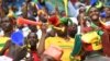 Des supporters maliens encouragent leur équipe lors du match contre le Ghana, Port-Gentil, le 21 janvier 2017.