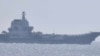 日本防卫省提供的画面显示2023年4月10日战机飞离中国“山东号”航母的照片。