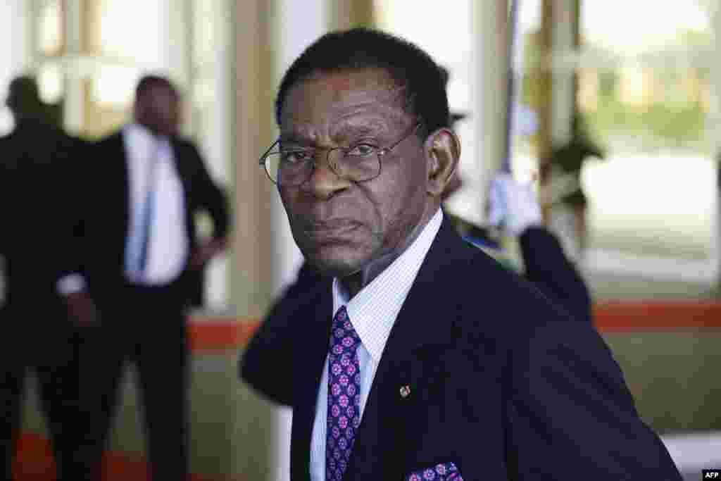 O Presidente Teodoro Obiang Nguema, de 81 anos, da Guiné Equatorial, venceu as eleições para um sexto mandato em 2022. Obiang chegou ao poder através de um golpe militar em 1979 e é o chefe de estado mais antigo do mundo. 