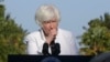 La secretaria del Tesoro de EEUU, Janet Yellen, habla durante una conferencia de prensa en Nusa Dua, Bali, Indonesia, el jueves 14 de julio de 2022.
