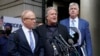 El exasesor de la Casa Blanca Steve Bannon, habla con la prensa el 18 de julio de 2022.