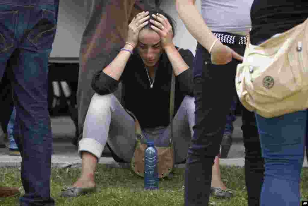 Relatives of the victims involved in the train accident react at a victims&#39; information point in Santiago de Compostela, Spain, July 25, 2013.&nbsp;