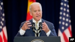 El vicepresidente Joe Biden habla durante la inauguración del 7o. Diálogo Estratégico y Económico EE.UU.-China, en el Departamento de Estado.