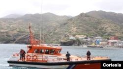 Barco da guarda-costeira de Cabo Verde