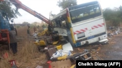 Un accident de bus à Kaffrine, dans le centre du Sénégal, le 8 janvier 2023, où au moins 38 personnes sont mortes et des dizaines ont été blessées lorsque deux bus sont entrés en collision.