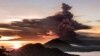 Indonesia: 100.000 deben evacuar área por peligro de volcán