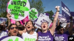Desde que esa ley entró en efecto, casi la mitad de las 40 clínicas abortistas del estado han tenido que cerrar,