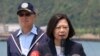 台湾总统蔡英文在海军苏澳基地视察台湾海军。（美国之音杨明拍摄）