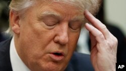 De acuerdo al Post, Trump describió el pacto como "el peor acuerdo de la historia" y acusó a Turnbull de buscar exportar "a los próximos bombarderos de Boston".