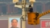 中国当局11月1日在天安门前安装了安全摄像头。中国当局认为，发生在天安门广场导致人员伤亡的撞车事件是新疆的分离主义组织策划的。
