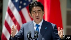 El primer ministro japonés, Shinzo Abe, visitó la Casa Blanca el 28 de abril de 2015, donde se reunió con el entonces presidente Barack Obama.