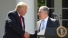 Trump reitera confianza en combatido jefe de agencia ambiental 