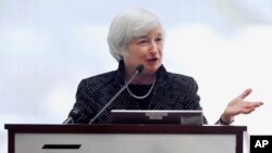 La presidenta de la Reserva Federal, Janet Yellen, dijo que todavía no hay una fecha exacta para aumentar las tasas de interés.