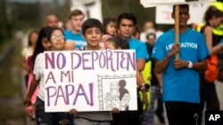 Las manifestaciones por una reforma migratoria continúan en diversas partes del país a medida que se acerca la fecha para que Obama cumpla la promesa de dar órdenes ejecutivas.