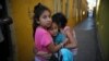 Los niños y jóvenes son el sector más vulnerable al recorrer la ruta del migrante, los riesgos a los que se exponen van desde el abandono hasta ser víctimas de redes de trata y tráfico de personas. Foto AP.