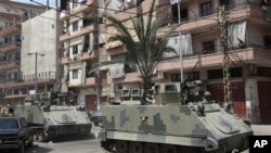 黎巴嫩軍隊裝甲運兵車星期日在敘利亞街上巡邏