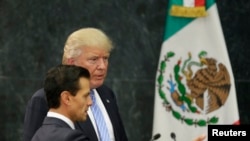 Trump comenzó a tensar la relación bilateral desde que era candidato a la presidencia al referirse a los mexicanos como delincuentes y violadores.