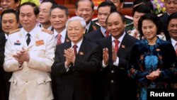 Dàn lãnh đạo mới sẽ lãnh đạo quốc gia cho tới năm 2020, đứng đầu là Tổng Bí Thư Nguyễn Phú Trọng.