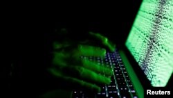 Una nueva legislación rusa haría más estricto el control del gobierno de Vladimir Putin sobre la Internet.