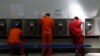 ICE reporta más contagios entre inmigrantes detenidos