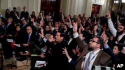Era la cuarta conferencia de prensa de Trump desde que tomó posesión el pasado 20 de enero, en hora y media no rehuyó la confrontación ni las principales polémicas que rodean a su Gobierno.