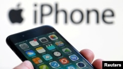 Apple alcanza capitalización por más de 800.000 millones de dólares.