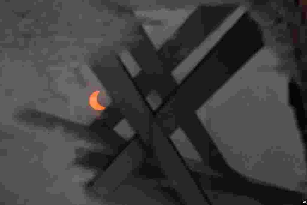 Eclipse anular parcial visto desde Beij&iacute;n, China.