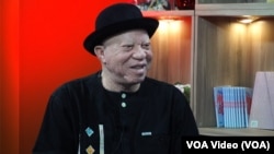 Salif Keïta dans les locaux de VOA pour une interview en 2019.