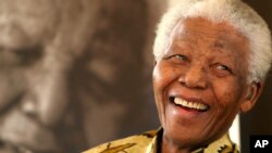 Nelson Mandela responde positivamente al tratamiento. 