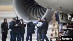 Un Boeing 787 Dreamliner de la aerolinea japonesa ANA tuvo que hacer un aterrizaje de emergencia en el aeropuerto de Takamatsu, Japón, a causa del recalentamiento de la batería.