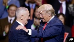 El presidente electo, Donald Trump, presentó al jubilado James Mattis como candidato a secretario de Defensa. Mattis, está dirigiendo una revisión de las armas nucleares de Estados Unidos.