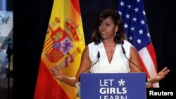 La primera dama de Estados Unidos visitó Liberia, Marruecos y España en su gira para promover su campaña por la educación de las niñas.