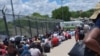 Abantu abazama ukuchapha umngcele eBeitbridge besiya kwele South Africa ngoZibandlela lonyaka... (Photo: International Cross Border Traders Association)
