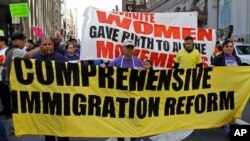 A propósito de la celebración de los 50 años de la Ley INA firmada por el presidente Lyndon Johnson vuelve la presión al Congreso por una reforma migratoria.
