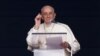 El papa Francisco encabeza el rezo del Ángelus en el Vaticano