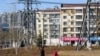 北京郊区的在建居民楼。中国房价上涨使得许多人的住房价格超过80万元，从而成为传说中的遗产税征收对象