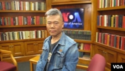 2012年11月9日，中國左派學者司馬南在美國之音接受采訪(美國之音王南拍攝)