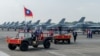 台灣總統蔡英文11月18日在校閱空軍首批64架升級的F-16V戰機。