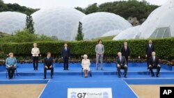 七國集團峰會領導人與英女王伊利沙伯二世合照 （2021年6月11日）