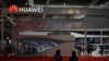 Productos de Huawei exhibidos en la 19 Exposición Internacional de la Industria Automotriz de Shanghai, China, el 20 de abril de 2021.