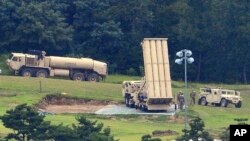在韩国星州郡一个高尔夫球场看到的萨德反导系统。（2017年9月6日）