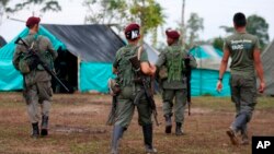 Miles de rebeldes izquierdistas están dando un paso importante en Colombia Proceso de paz, proporcionando a los observadores de las Naciones Unidas un inventario del armamento que pronto se entregarán.