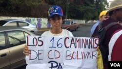 Jóvenes venezolanos marchan en rechazo por muerte de estudiantes