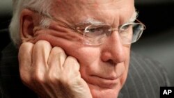 El presidente del Comité Judicial del Senado, Patrick Leahy, se queja del retraso que ha causado la falta de un proyecto concreto de reforma migratoria.